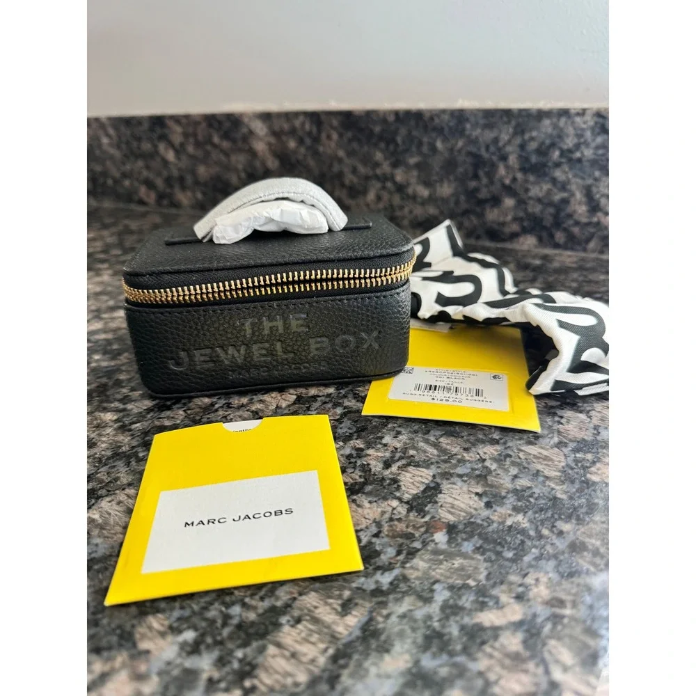 Marc Jacobs The Jewel Box Black Pebbled Leather Jewelry Case 2R5SCP021S01-001